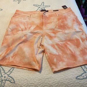Gloria Vanderbilt Coral and White Tie Dye Shorts New with Tags